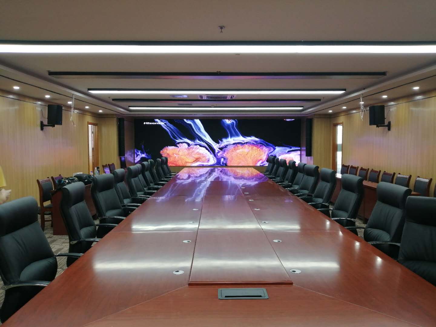 濰坊某事業(yè)單位音、視頻會議集成項目完工，會議辦公、音響系統(tǒng)、1.2小間距顯示系統(tǒng)完美融合